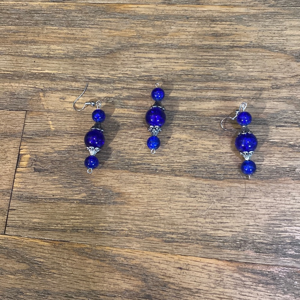 Necklace pendant and earrings